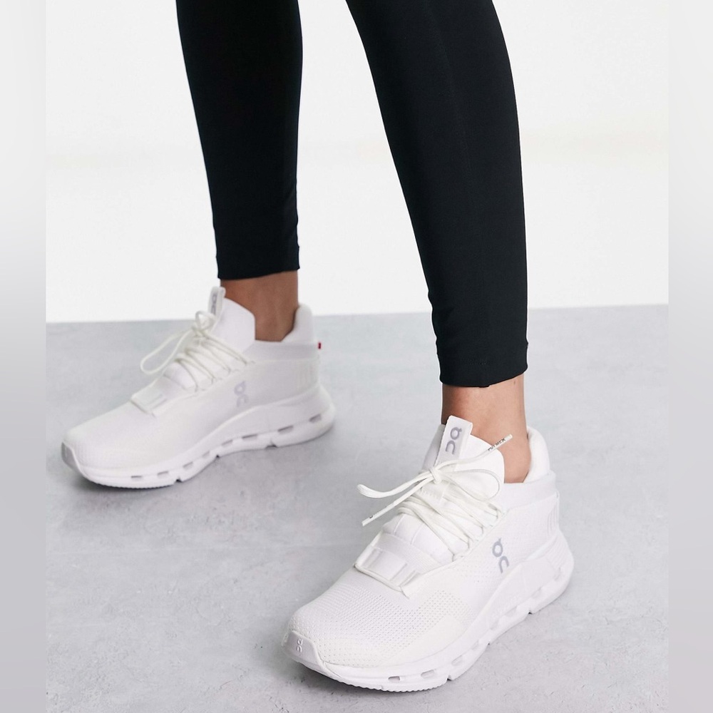 ON cloudnova Trainers